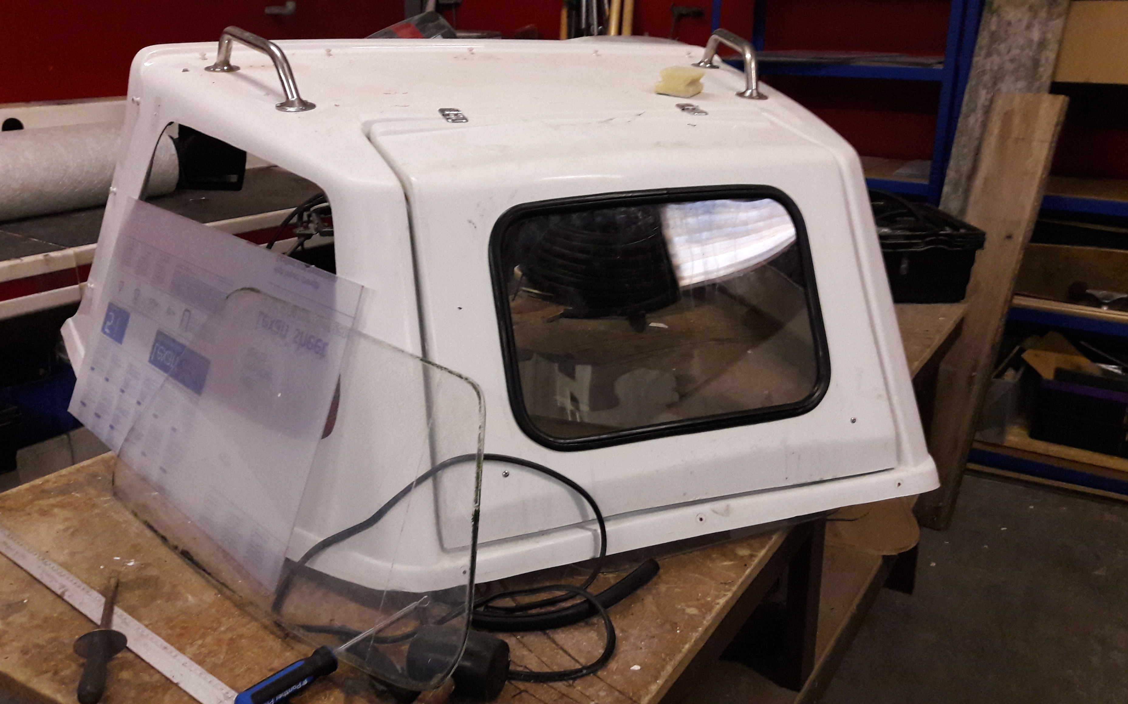 Refit-Fitting windows to an Orkney 440 using rubber seals and filler strip.